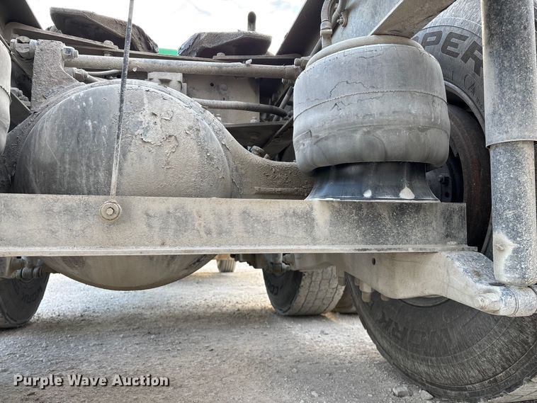 image for item FG0167 2012 Kenworth T800 semi truck