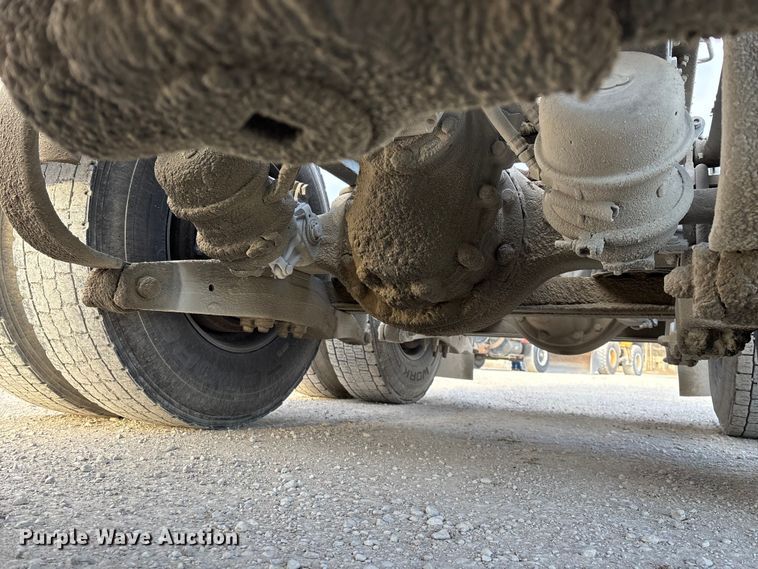 image for item FG0167 2012 Kenworth T800 semi truck