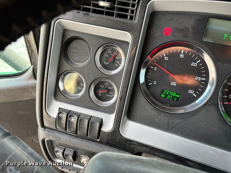 image for item FG0167 2012 Kenworth T800 semi truck