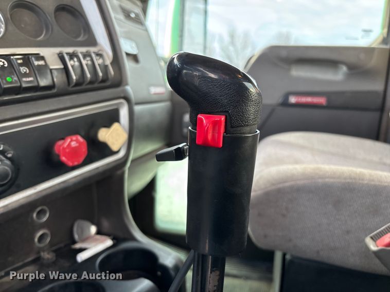 image for item FG0167 2012 Kenworth T800 semi truck