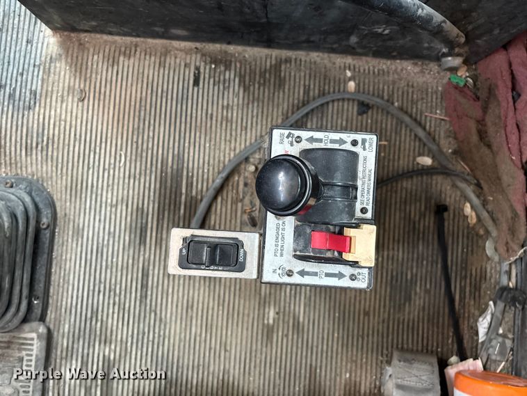 image for item FG0167 2012 Kenworth T800 semi truck