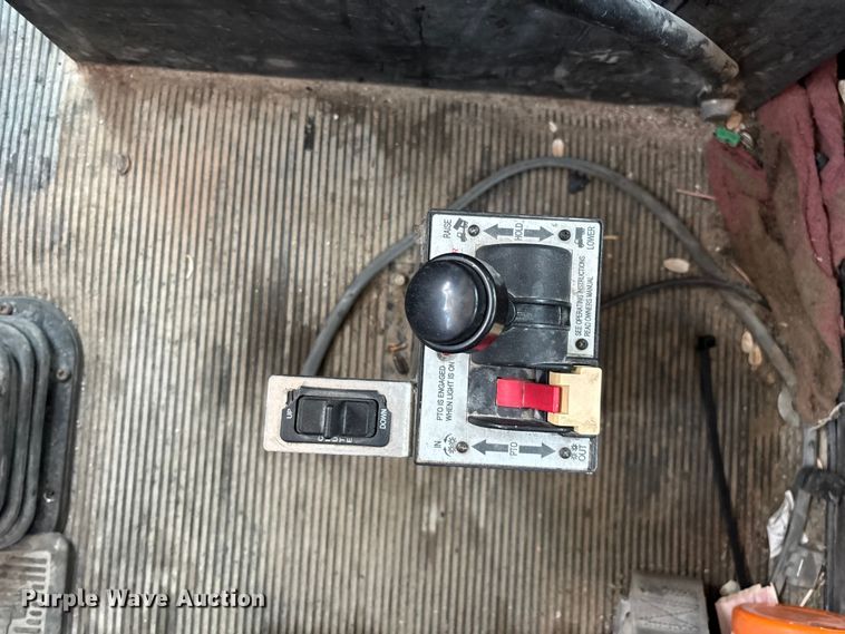 image for item FG0167 2012 Kenworth T800 semi truck