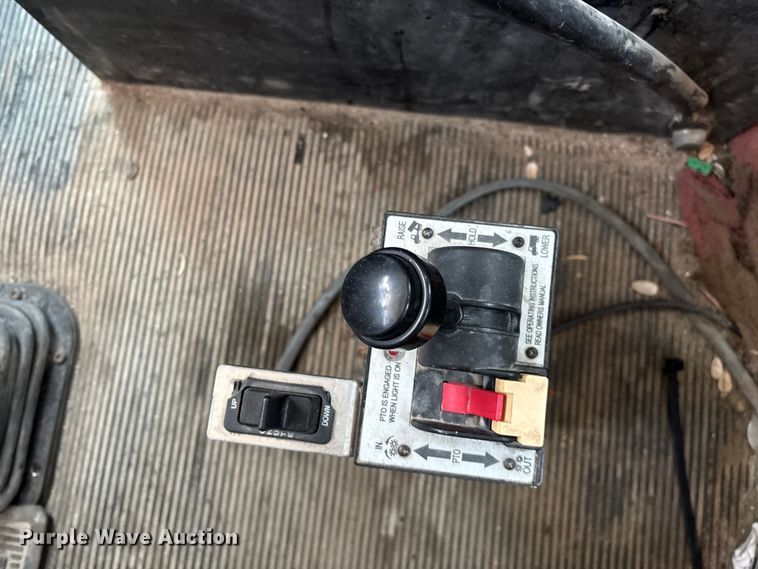 image for item FG0167 2012 Kenworth T800 semi truck