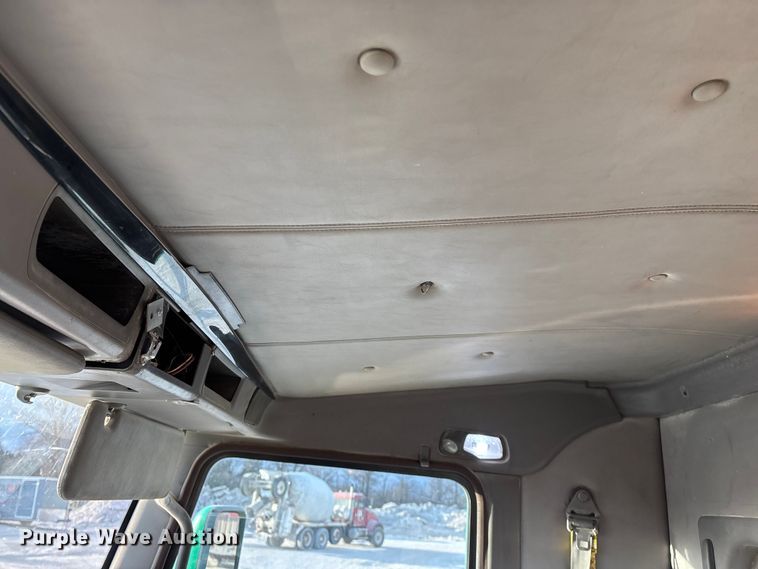 image for item FG0167 2012 Kenworth T800 semi truck