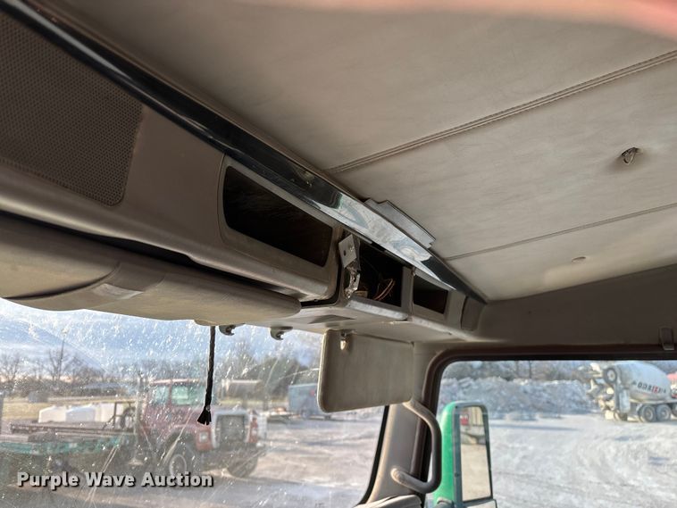 image for item FG0167 2012 Kenworth T800 semi truck