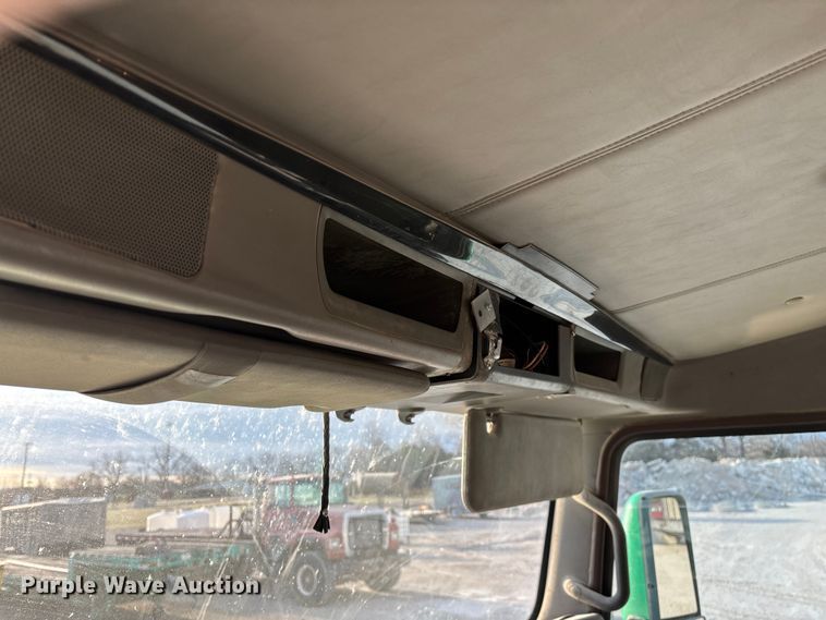 image for item FG0167 2012 Kenworth T800 semi truck