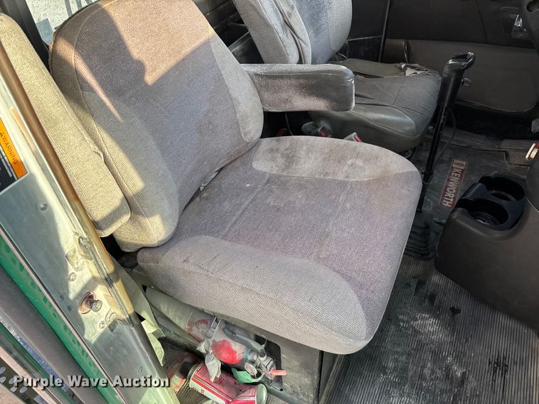 image for item FG0167 2012 Kenworth T800 semi truck