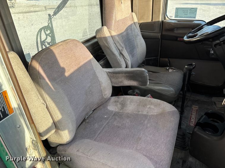 image for item FG0167 2012 Kenworth T800 semi truck