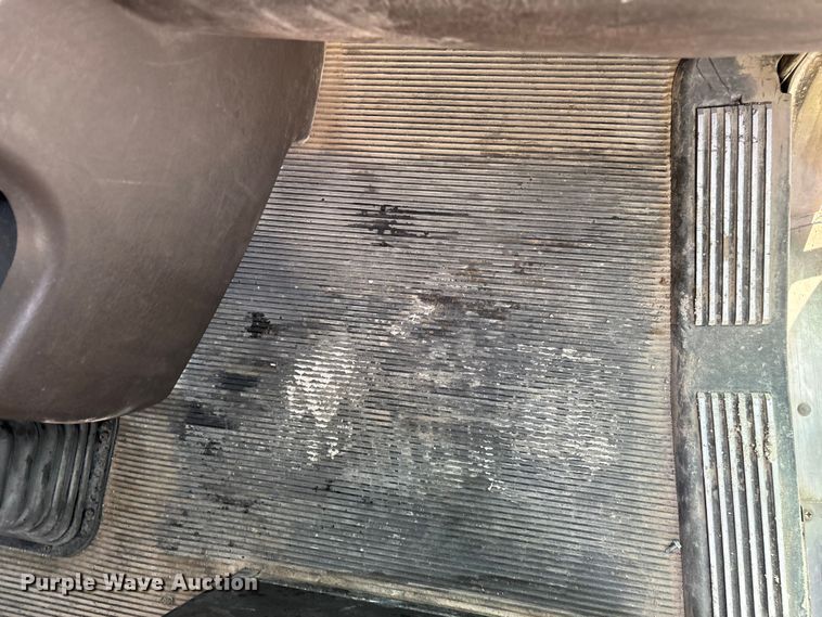 image for item FG0167 2012 Kenworth T800 semi truck