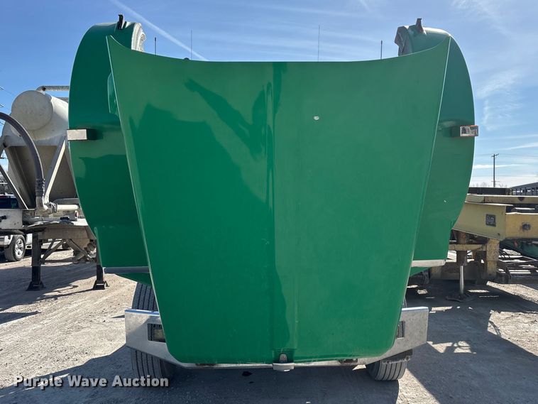 image for item FG0167 2012 Kenworth T800 semi truck