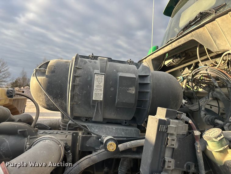 image for item FG0167 2012 Kenworth T800 semi truck