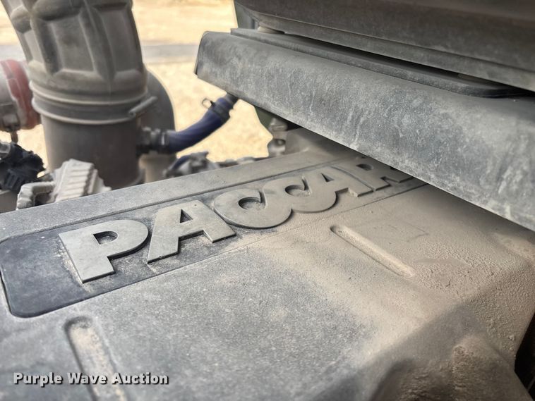 image for item FG0167 2012 Kenworth T800 semi truck