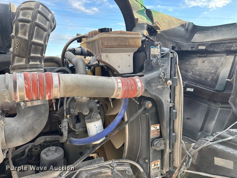 image for item FG0167 2012 Kenworth T800 semi truck