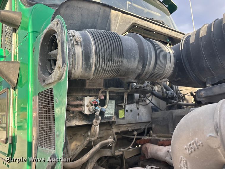 image for item FG0167 2012 Kenworth T800 semi truck