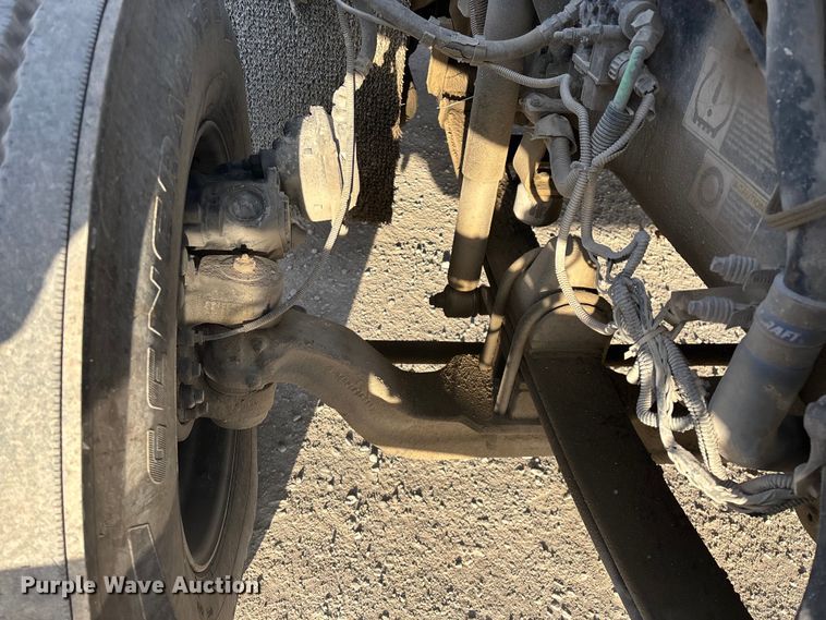 image for item FG0167 2012 Kenworth T800 semi truck