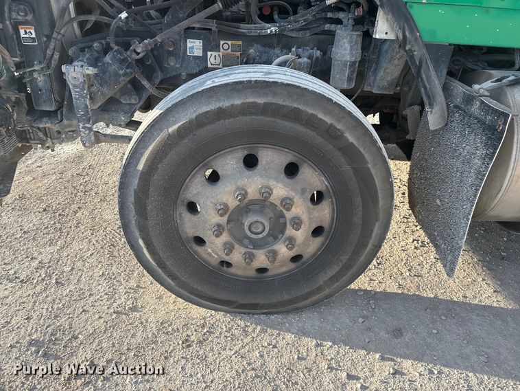 image for item FG0167 2012 Kenworth T800 semi truck