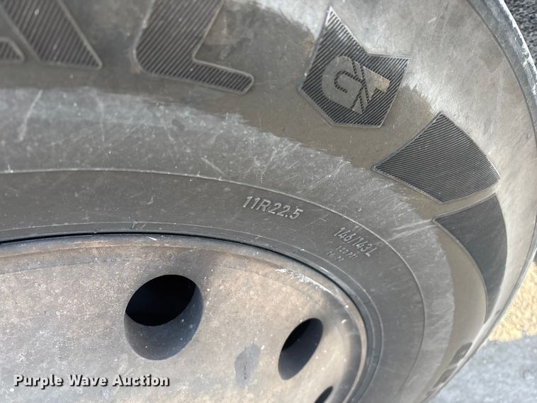 image for item FG0167 2012 Kenworth T800 semi truck