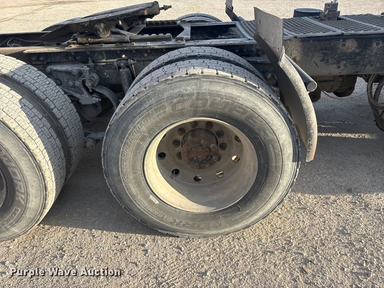 image for item FG0167 2012 Kenworth T800 semi truck