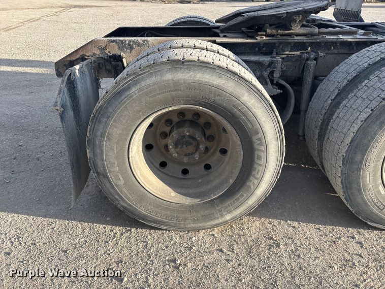 image for item FG0167 2012 Kenworth T800 semi truck