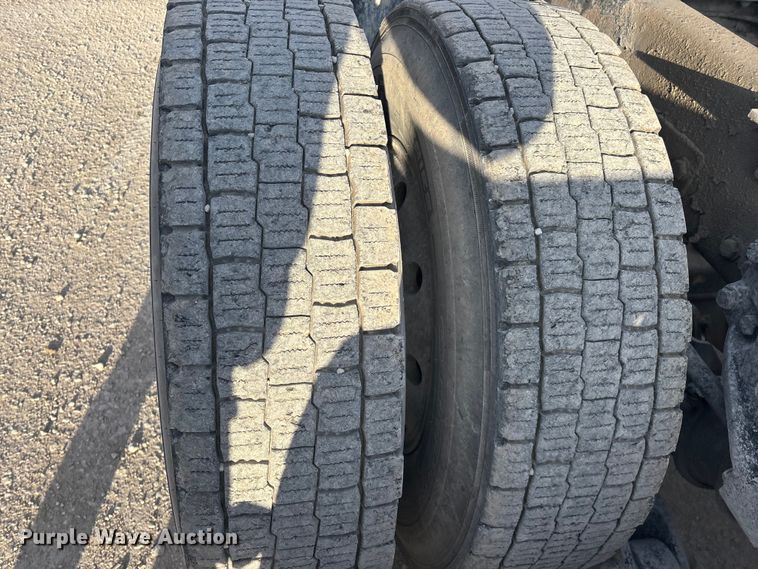 image for item FG0167 2012 Kenworth T800 semi truck