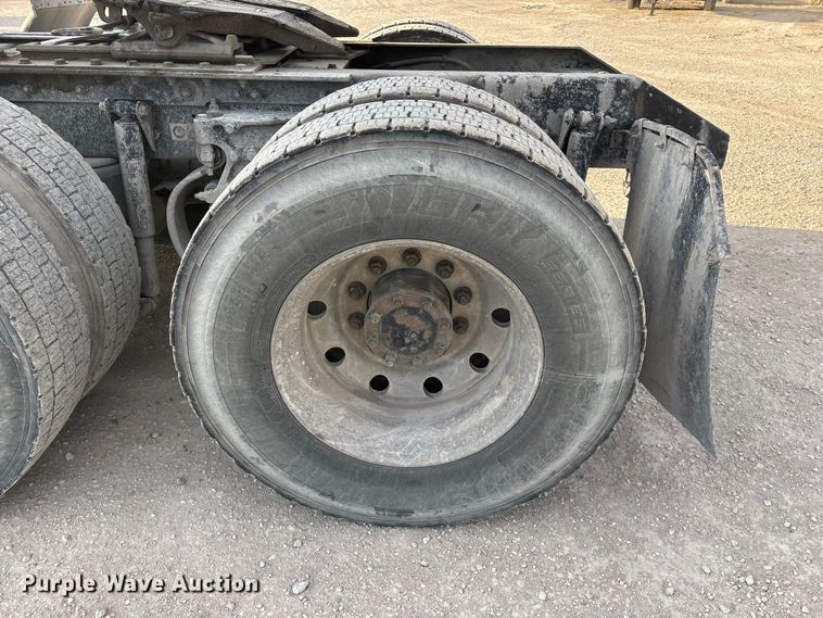 image for item FG0167 2012 Kenworth T800 semi truck