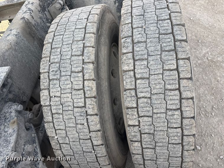 image for item FG0167 2012 Kenworth T800 semi truck