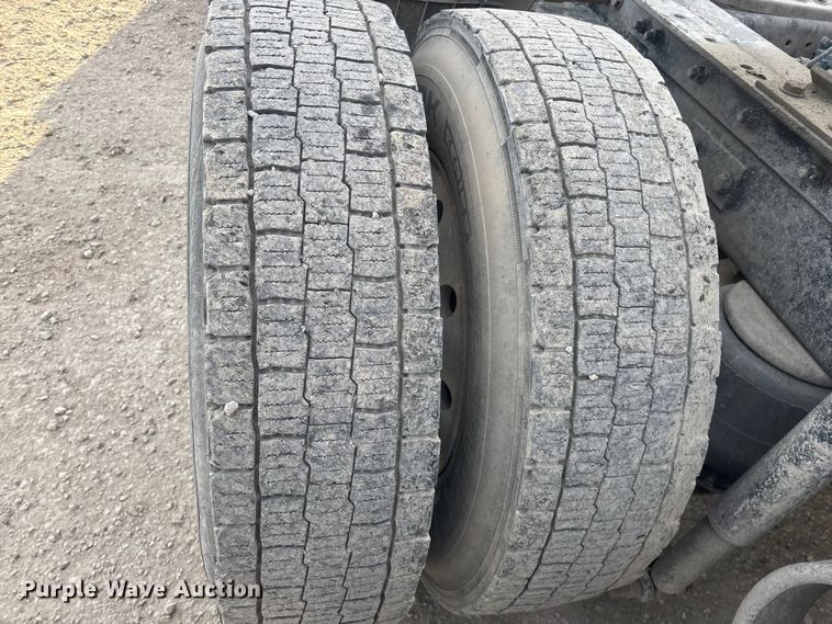 image for item FG0167 2012 Kenworth T800 semi truck