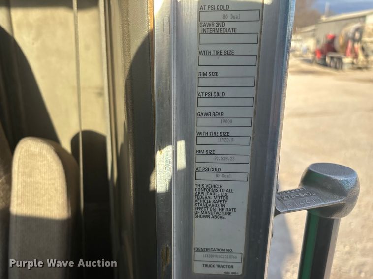 image for item FG0167 2012 Kenworth T800 semi truck