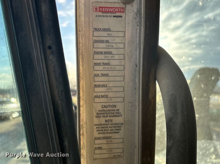 image for item FG0167 2012 Kenworth T800 semi truck