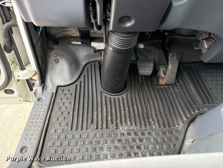 image for item FK1247 2017 Isuzu NPR HD box truck