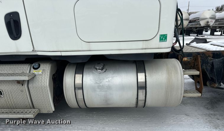 image for item FK1558 2015 Freightliner Cascadia semi truck