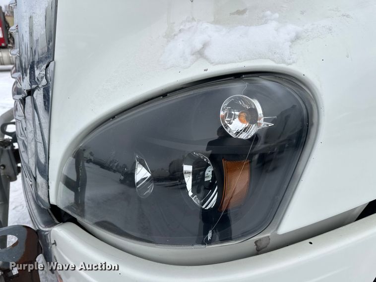 image for item FK1558 2015 Freightliner Cascadia semi truck