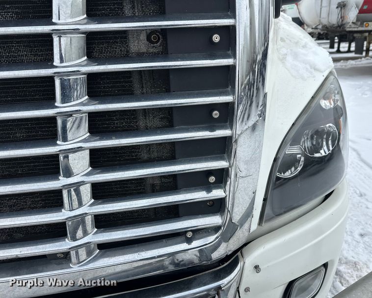 image for item FK1558 2015 Freightliner Cascadia semi truck