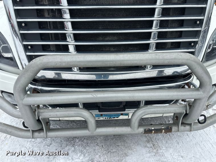 image for item FK1558 2015 Freightliner Cascadia semi truck