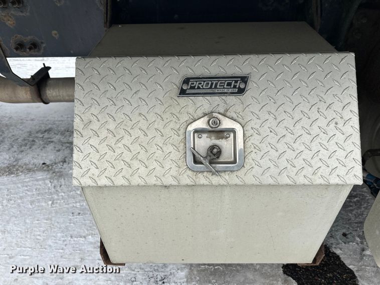 image for item FK1558 2015 Freightliner Cascadia semi truck