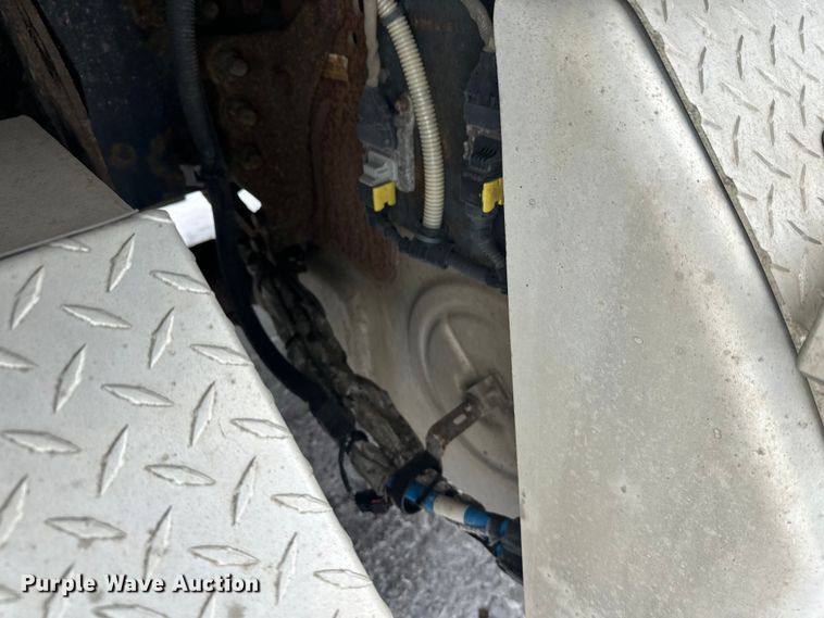 image for item FK1558 2015 Freightliner Cascadia semi truck