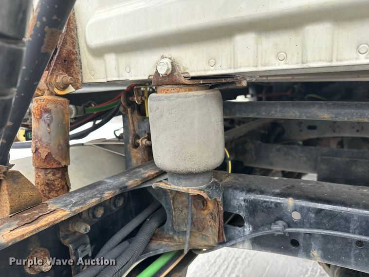 image for item FK1558 2015 Freightliner Cascadia semi truck