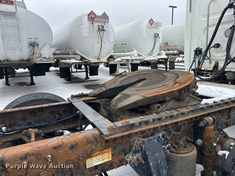 image for item FK1558 2015 Freightliner Cascadia semi truck