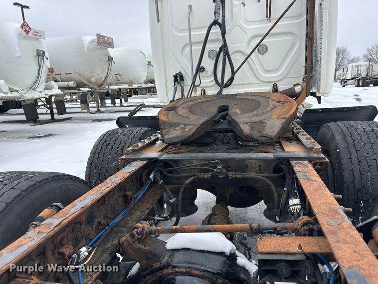 image for item FK1558 2015 Freightliner Cascadia semi truck