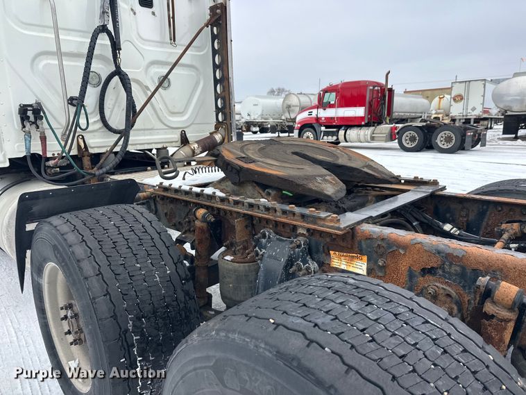 image for item FK1558 2015 Freightliner Cascadia semi truck