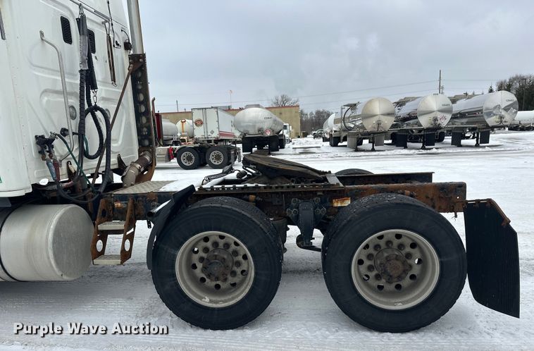 image for item FK1558 2015 Freightliner Cascadia semi truck