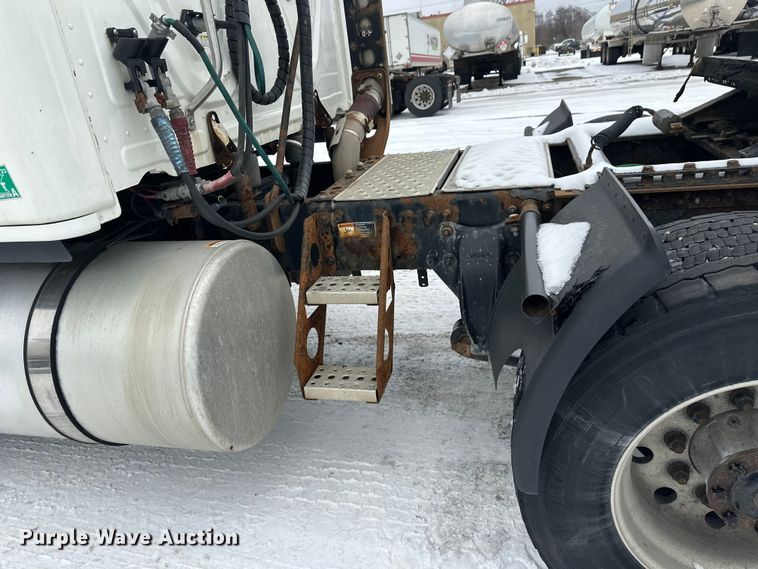 image for item FK1558 2015 Freightliner Cascadia semi truck