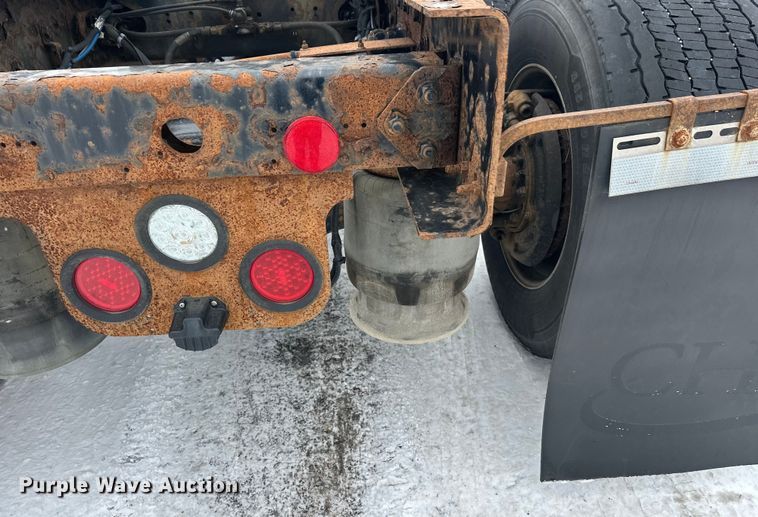 image for item FK1558 2015 Freightliner Cascadia semi truck