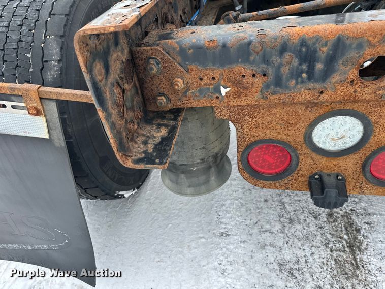 image for item FK1558 2015 Freightliner Cascadia semi truck