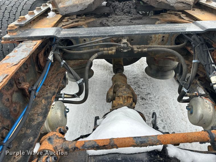 image for item FK1558 2015 Freightliner Cascadia semi truck