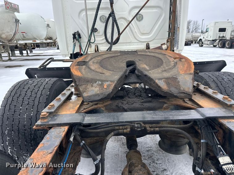 image for item FK1558 2015 Freightliner Cascadia semi truck