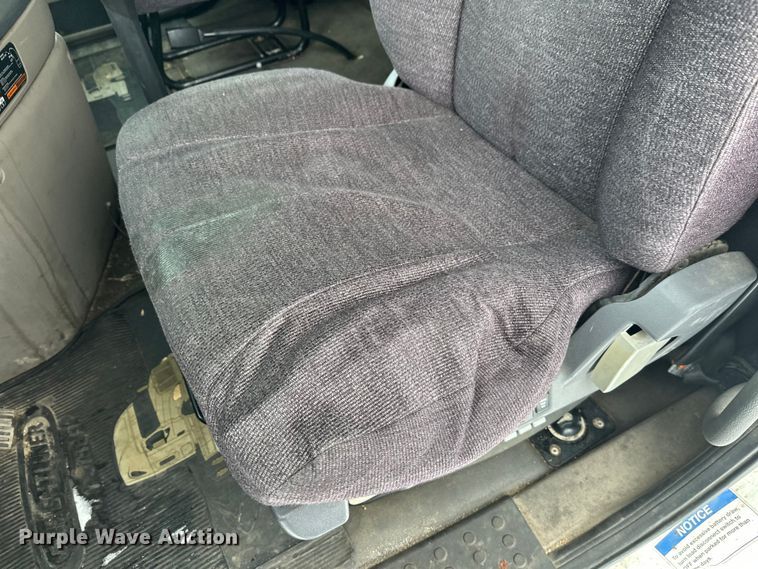 image for item FK1558 2015 Freightliner Cascadia semi truck