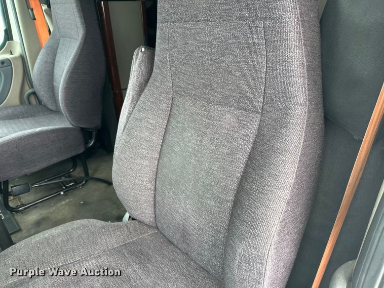 image for item FK1558 2015 Freightliner Cascadia semi truck