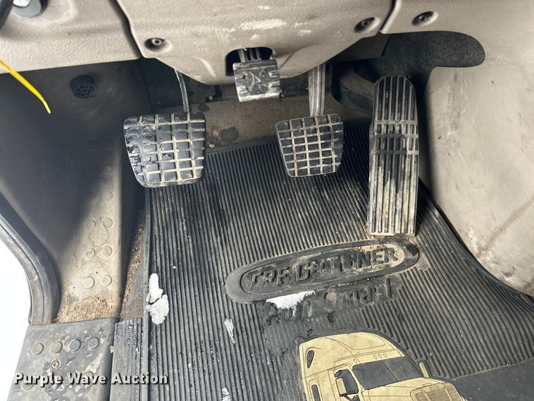 image for item FK1558 2015 Freightliner Cascadia semi truck