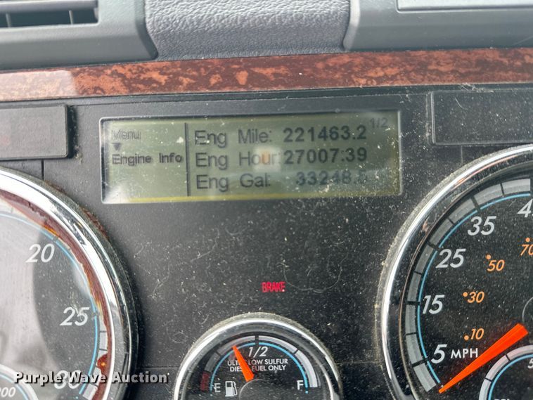 image for item FK1558 2015 Freightliner Cascadia semi truck